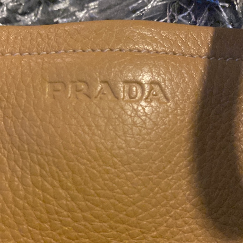 Medium size Tan Prada handbag - Picture 2 of 11